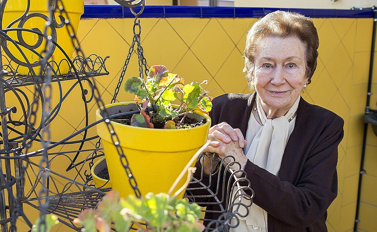 karimanesr's tweet photo. Ha fallecido una mujer extraordinaria, Ana María Lajusticia, una abuela, una madre, una esposa y una mujer ejemplar, que deja tras de sí un legado maravilloso que continuarán sus hijos y nietos.
De Ana María destaco su increíble inteligencia, su espíritu curioso y sus ganas de compartir su conocimiento con el mundo; generosa, amable, cariñosa, risueña y sabia.
¡Te querré y admiraré siempre!