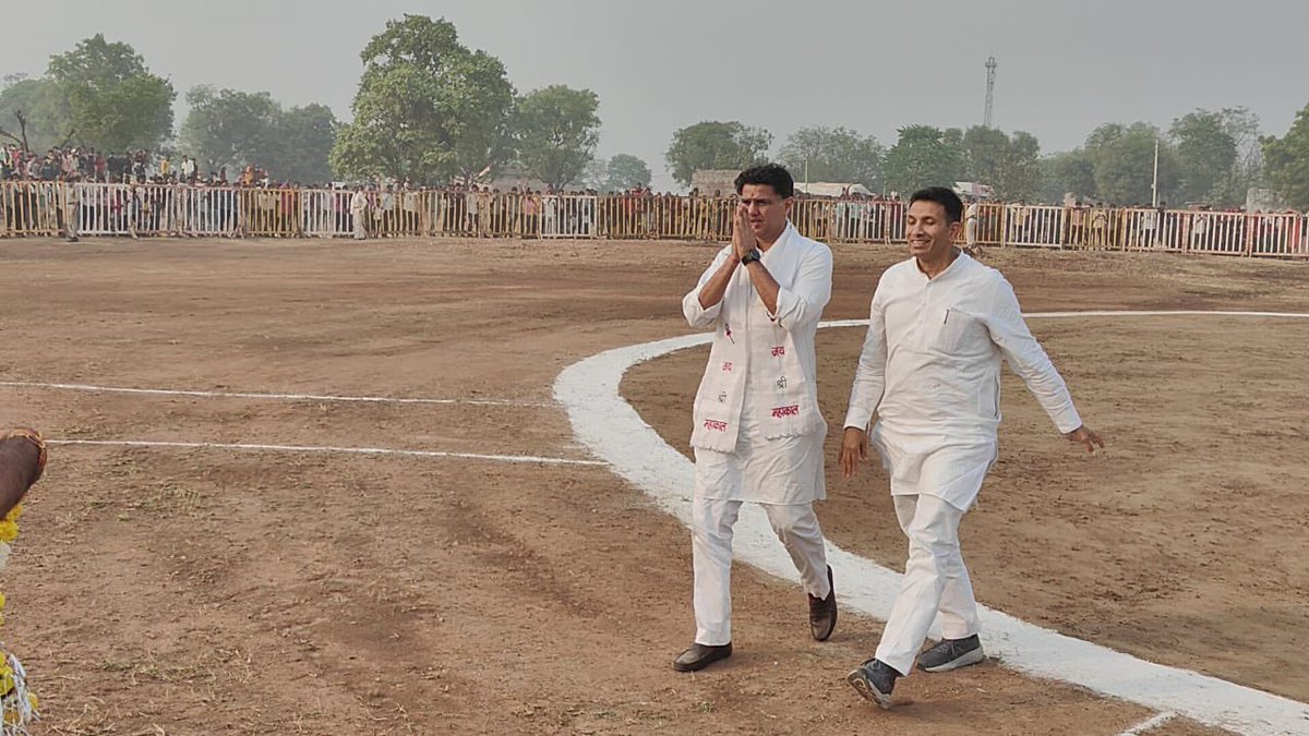 jitupatwari's tweet photo. विजयपुर की पूजनीय जनता का स्नेह और समर्थन पाकर अभिभूत हूँ। आपके जोश और उत्साह ने साफ़ कर दिया है कि आने वाले परिणाम क्या होंगे। विजयपुर ने हमेशा कांग्रेस का साथ दिया है और आगे भी कांग्रेस के साथ मजबूती से खड़ा रहेगा।
@SachinPilot @VTankha @AshokS_INC https://t.co/yphAmDLHpx