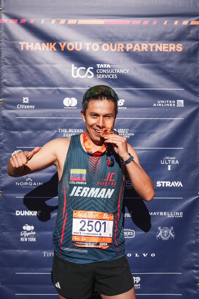 jermancruz's tweet photo. Corrimos la maratón de New York donde el objetivo era más cómo investigador participante que como corredor. Acompañe a uno de mis atletas a completar su sexta estrella. https://t.co/luRcTM4A2l