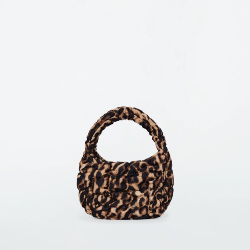 crewselected89p's tweet photo. 🐅🤎Cos Micro Quilted Bag in leopard print มาค่ะทุกคน น้องลายเสือมาแล้ว สวยโฮ่งง! #พรีออเดอร์ #กระเป๋าcos #cosbag #cosquiltedbag #กระเป๋าสะพาย https://t.co/F1jC51dw01