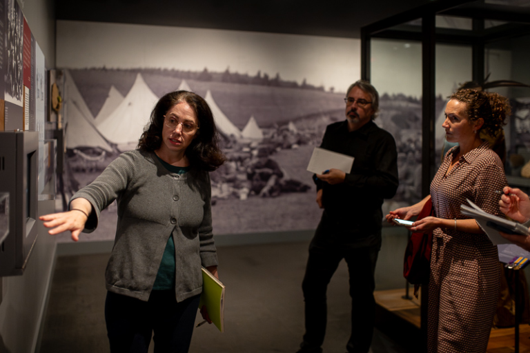 Drs. Vicki Hallett &amp; Lucian Ashworth will host a Dialogue &amp; Debate: Questioning Commemorations, "to explore the who, when &amp; why of remembrance." 

“It fascinates me ... what society remembers &amp; what it doesn’t," said Ashworth.

Nov 13th, 7pm at the Rooms.

gazette.mun.ca/public-engagem…