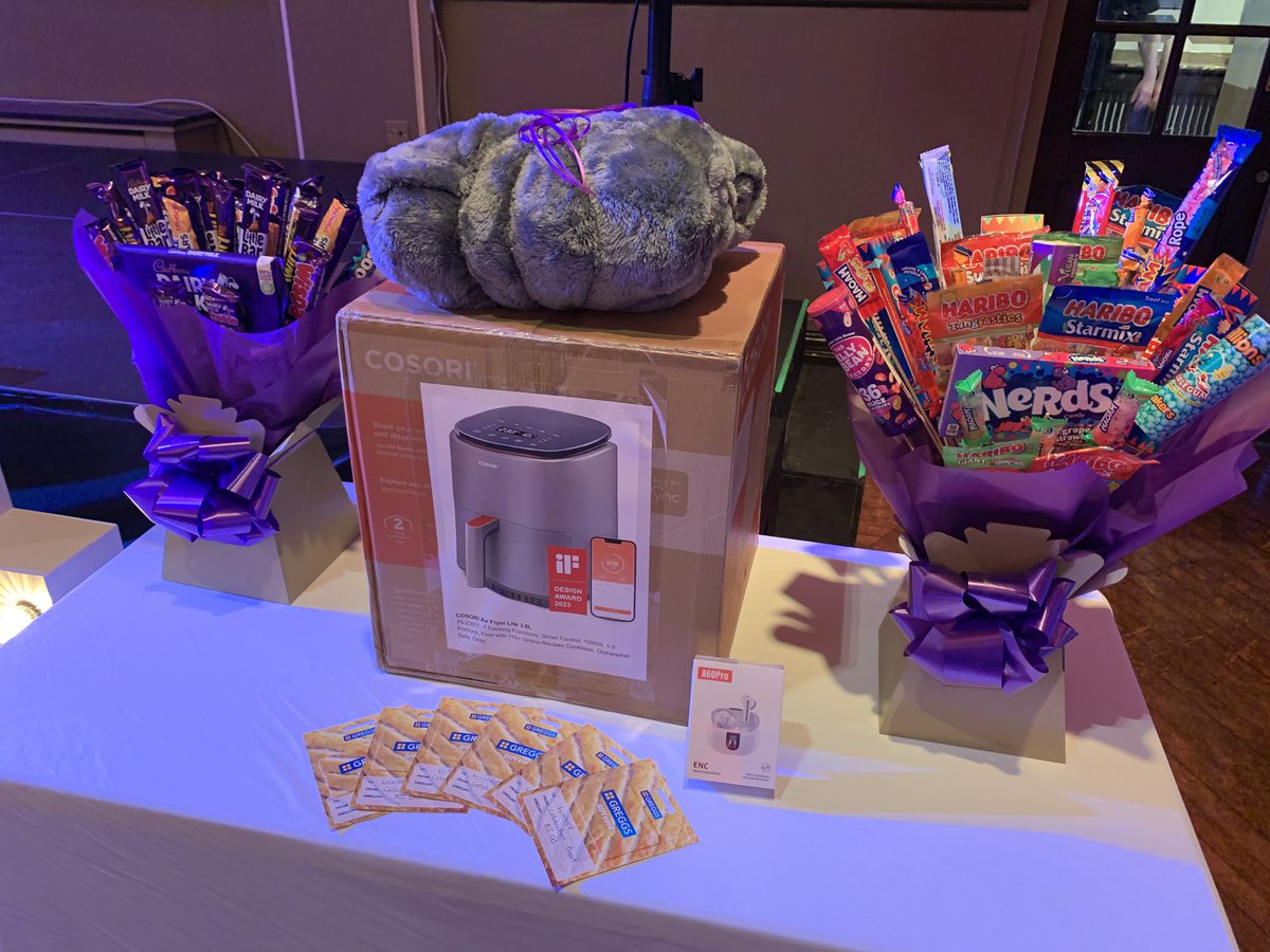 Another amazing #CareLeaver Celebration event! Over 100 guests and a great time had by all! 😊 <a href="/chris2ring/">Chris Ring</a> <a href="/JTew1/">Jonathan Tew</a> @Become1992 <a href="/nlcbf/">nlcbf</a>