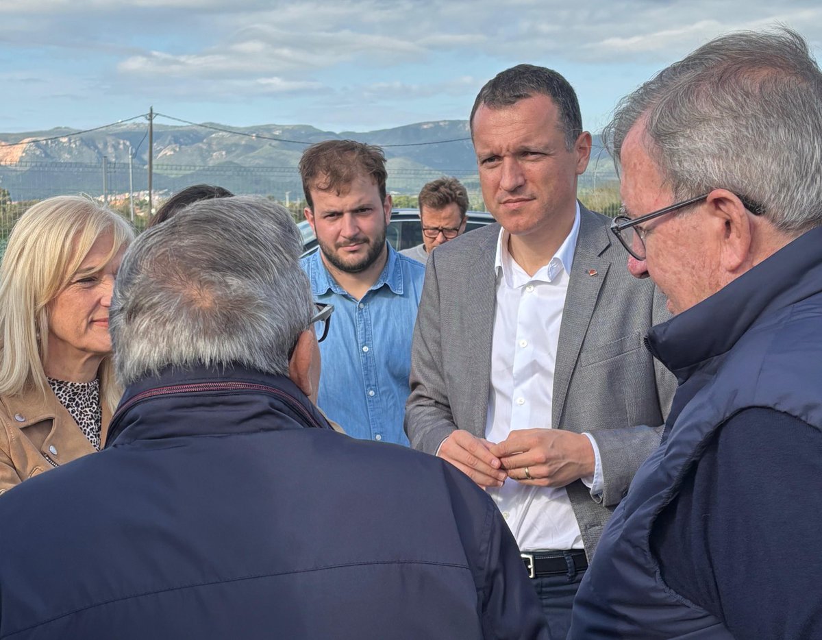 oscarordeig's tweet photo. Avui hem visitat les explotacions agràries del @ParcAgrariBaix afectades per la DANA. 

Hem estat a Gavà, Viladecans, Sant Boi i el Prat de Llobregat. 

El @govern i les institucions que avui ens acompanyen estem al costat dels afectats i treballem per la ràpida recuperació. https://t.co/T81kVH7CrK