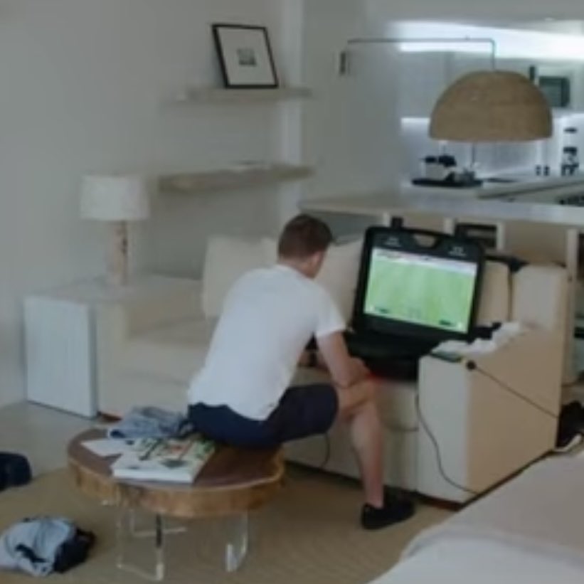 아니 이거 맞는 눈높이 찾겠다고
지금 플레이스테이션이랑 자기랑 주객전도 된 거 개웃기네 아 눈물나