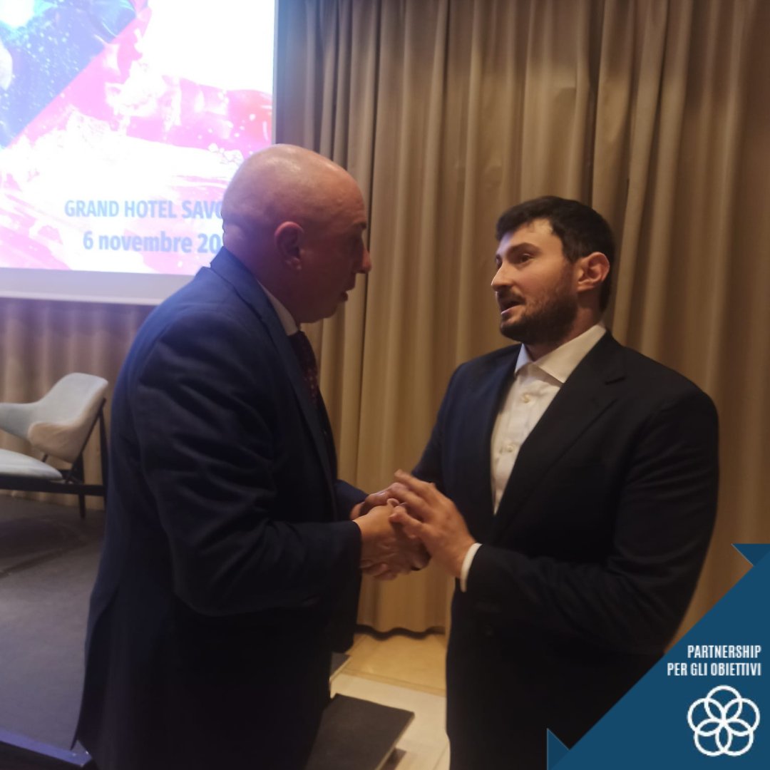FALTERIDAVIDE's tweet photo. Ho avuto l’onore di rappresentare il Sindaco di Genova all’evento di Manager Italia, dedicato a sport e resilienza, in compagnia di un vero campione: Francesco Bocciardo 🥇 Campione del mondo ed europeo, con ben quattro medaglie d’oro nel nuoto paralimpico 🏊🏻‍♂️ https://t.co/sMtvav9Hkr