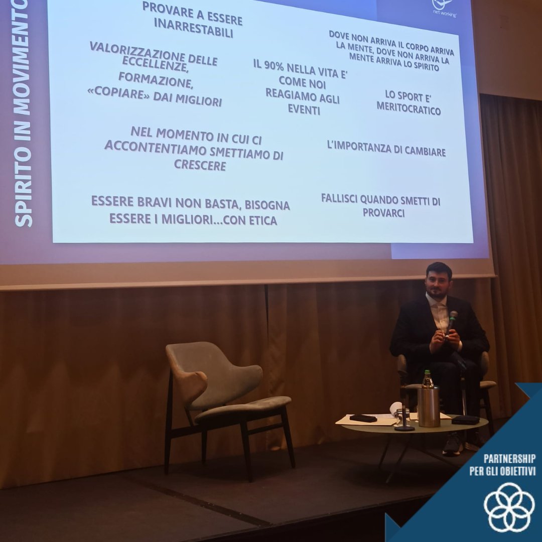 FALTERIDAVIDE's tweet photo. Ho avuto l’onore di rappresentare il Sindaco di Genova all’evento di Manager Italia, dedicato a sport e resilienza, in compagnia di un vero campione: Francesco Bocciardo 🥇 Campione del mondo ed europeo, con ben quattro medaglie d’oro nel nuoto paralimpico 🏊🏻‍♂️ https://t.co/sMtvav9Hkr