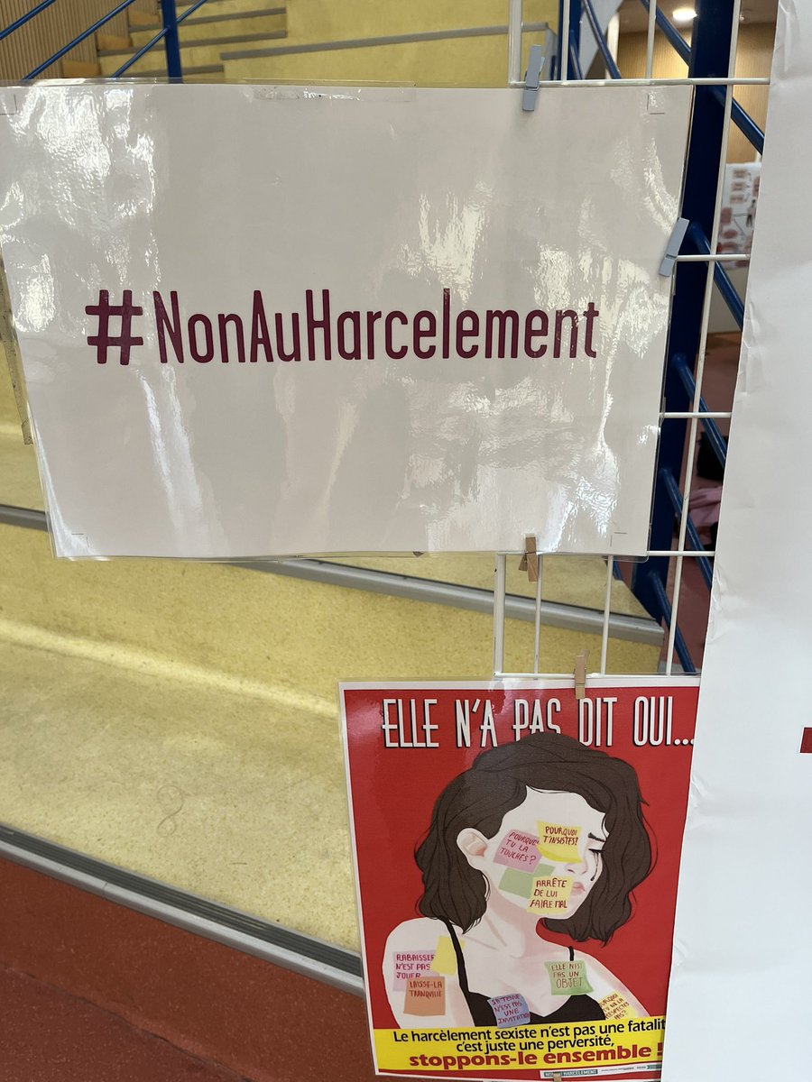 C’est parti pour une grande Journée #NonAuHarcelement au <a href="/ClgLouisNucera/">Collège Louis Nucera - Nice</a> sous l’impulsion de notre Référente @barbara_pachan : stands d’information, affiches, échanges entre élèves, en attendant le court métrage… <a href="/AcademieNice/">Académie de Nice</a>