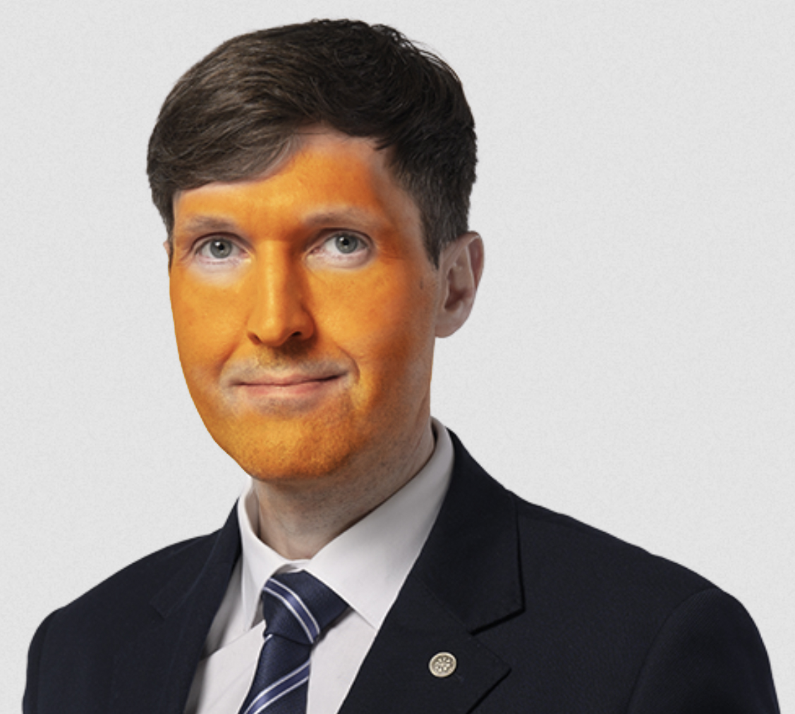 Kuna neil on Trumpi maania peal, aga nad unustasid valimisvõidu kõige olulisema komponendi, siis kogu EKRE fraktsioon trumpifitseeritult.  Trulme ja Trulme jr.