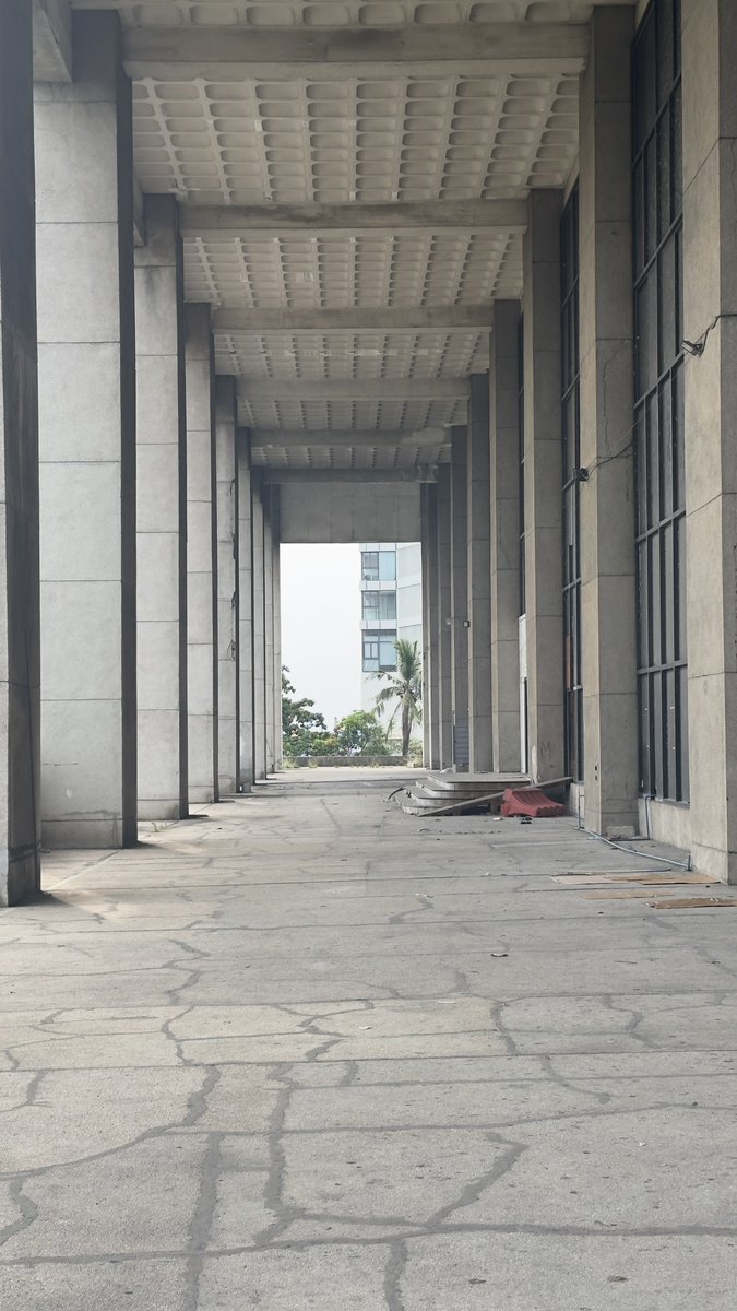 zqhr's tweet image. Gedung Berhantu Itu Bernama Manila Film Center

Sebuah ambisi seorang mantan ibu negara menghabiskan 25 juta dolar Amerika Serikat dan ratusan nyawa dalam pembangunan sebuah gedung perfilman di Manila. Alih-alih mewujudkan impian sang mantan ibu negara, gedung ini malah menjadi…