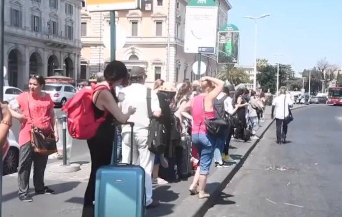 momentosera's tweet image. Domani #scioperonazionale trasporto pubblico. Stop di 24 ore a metro, bus e tram. Assicurati solo 30% del personale viaggiante e servizi indispensabili, come scuolabus, collegamenti per porti e aeroporti e l'accompagnamento disabili momentosera.it/articolo.php?i…