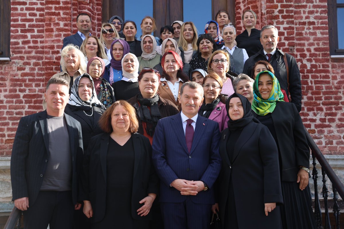 📍Kent Konseyi Kadın Meclisi Toplantısı

Gülmen Güven Hanım ve arkadaşlarını tebrik ediyorum.

İstihdam, eğitim, spor, kültür…

Zeytinburnulu kadınlar için birlikte çalışmaya devam edeceğiz.

<a href="/zburnukadnmecls/">Zburnu Kadın Meclisi</a>