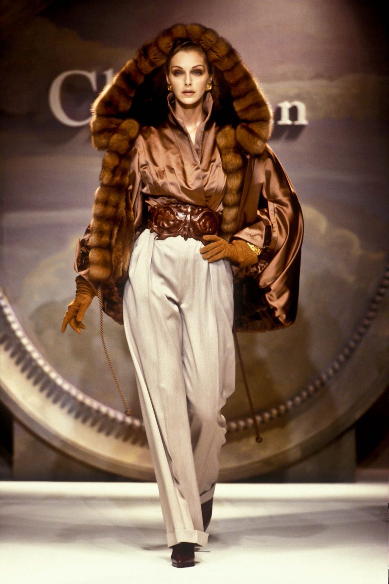 Yvesaintgirl's tweet photo. Christian Dior Fall 1993 Couture https://t.co/gUCC4G1WeN