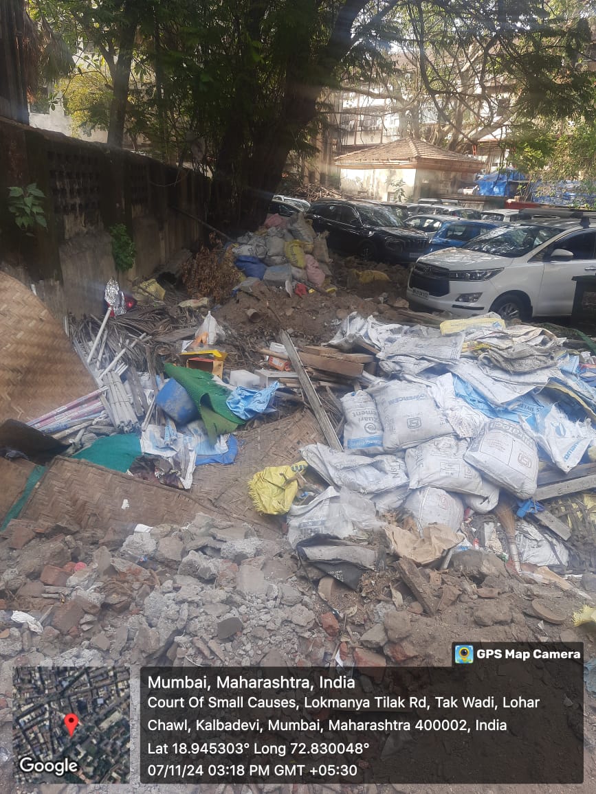 AdvTarun93's tweet photo. Immediate action is needed for cleanup and maintenance. Please prioritize this issue and restore cleanliness! #CleanCourt #PublicHealth #BJPMLAs #StockMarketUpdate #RajatDalal #CommunityConcern .@mieknathshinde @ShainaNC @mlaAminPatel @AGSawant @Mumbadeviii @v_mumbadevi 2/5 https://t.co/gEJ09b94pH