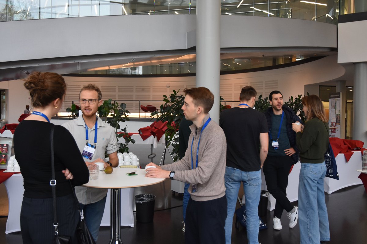 EMBLEvents's tweet image. ☕ Coffee break + meet the speakers at #EESReplication 🗣️
Participants are engaging with their peers and today's speakers @embl Advanced Training Centre.
