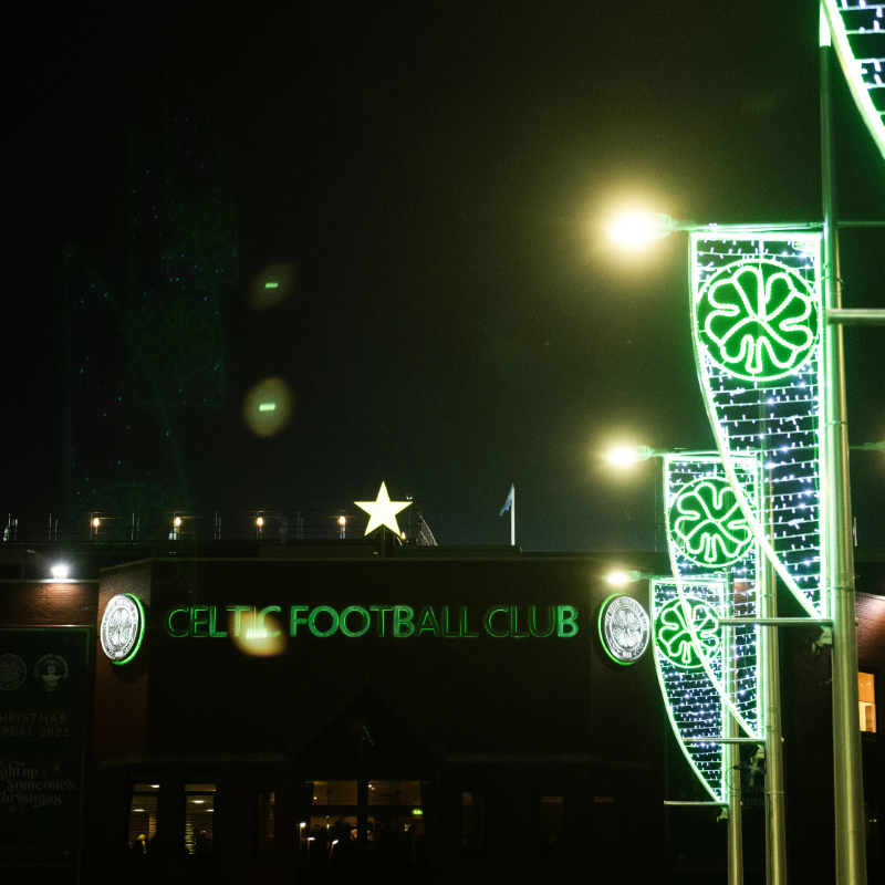 CelticFC's tweet photo. 🎅🍀 @FoundationCFC will once again host a very special Christmas Day #ParadisePitStop for 3️⃣0️⃣0️⃣ guests
 
Taking place at Celtic Park, it will provide a welcoming, safe space for those who are often isolated and struggling during the Christmas period 💚
 
Tap to read more👇