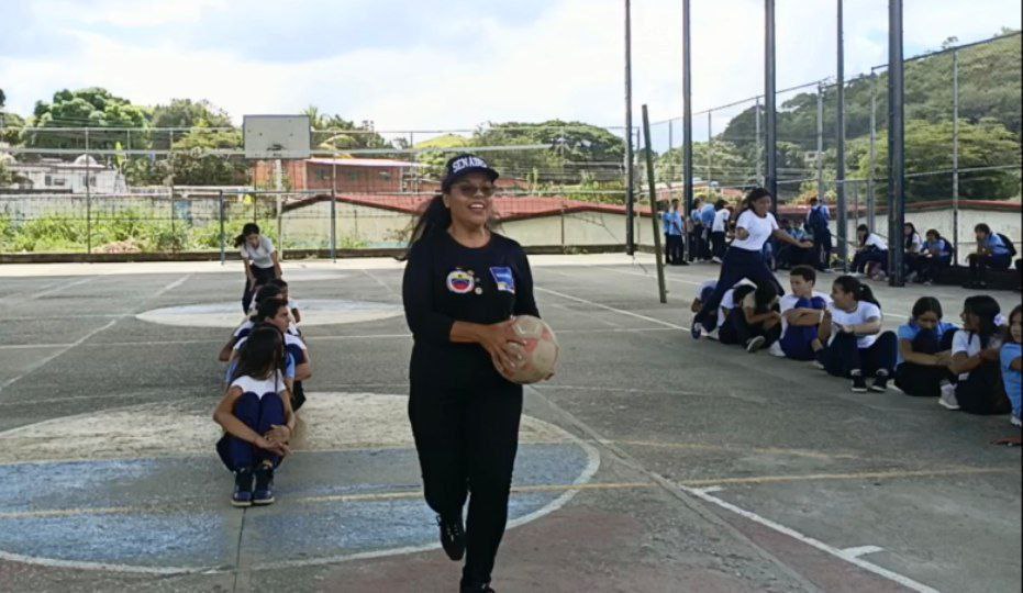 #7Nov El Servicio Nacional para el Desarme en el estado Guárico visitó el Liceo Vicente Emilio Sojo ubicado en la capital guariqueña para desarrollar la actividad "Mi Proyecto de Vida: Habilidades para Potenciar" 
#JuntosPorLaVidaYLaPaz