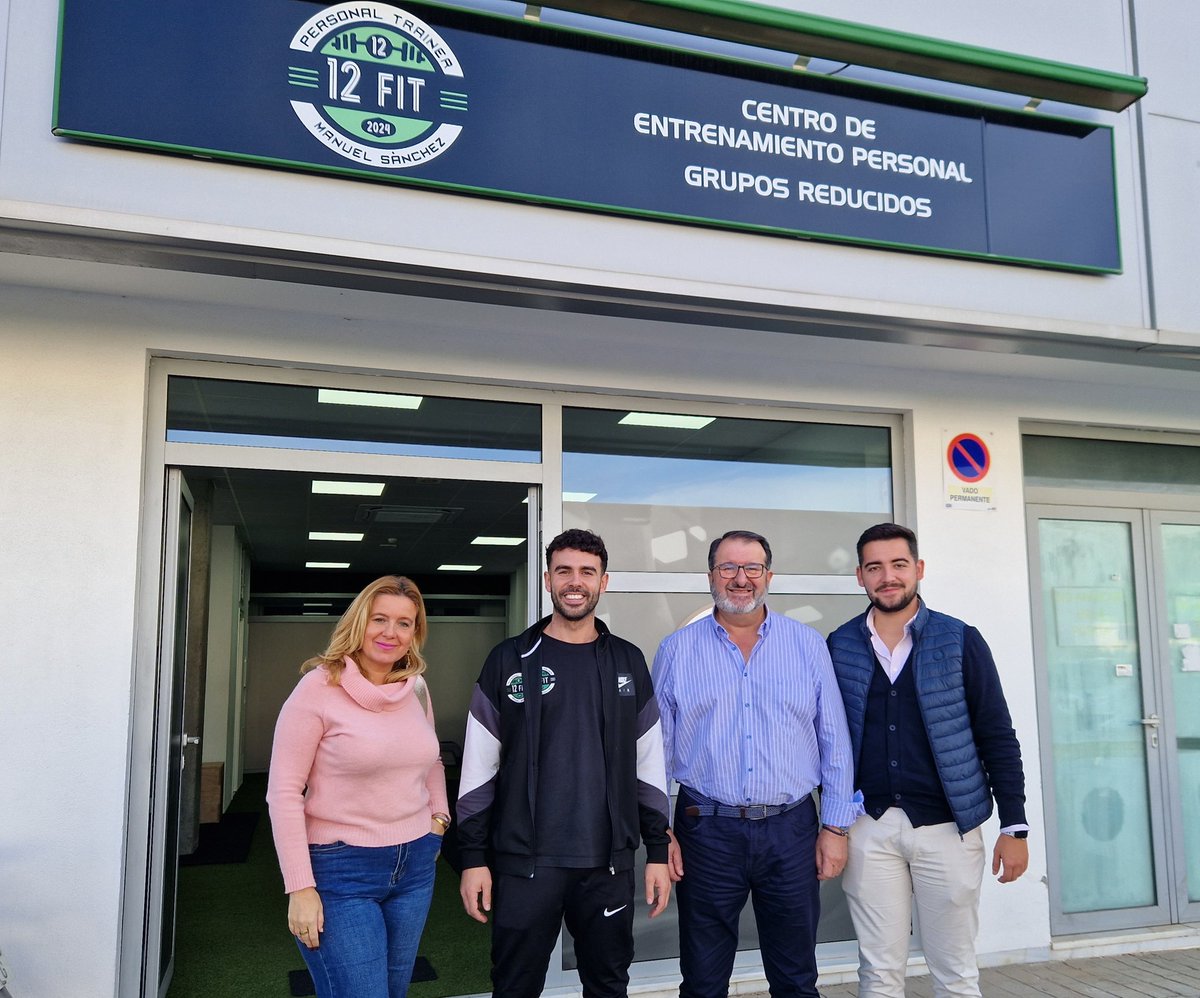 JuanAvilaCARMO's tweet photo. Visitando a un joven emprendedor 

Hoy he visitado a Manuel Sánchez que ha abierto recientemente este centro deportivo de entrenamiento personal

Lo podéis encontrar en el centro comercial EL PILERO y en redes sociales

Enhorabuena y gracias por invitarme a conocer tu proyecto https://t.co/ROgQLhMB6h