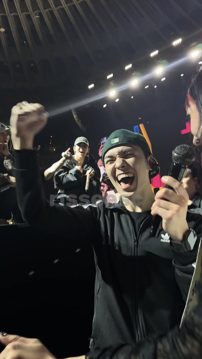 vernonsource's tweet image. another angle of aju nice metal version 😁 vernon’s reaction is sooo cute