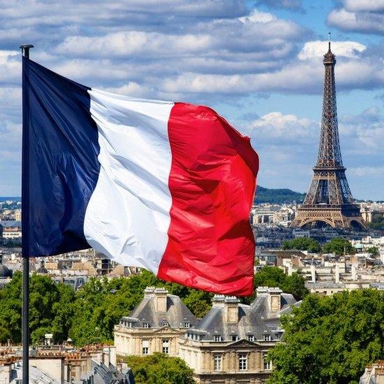 "La Francia vieta Polymarket: 48 milioni di dollari di guadagni in criptovalute sollevano preoccupazioni sul gioco d'azzardo"