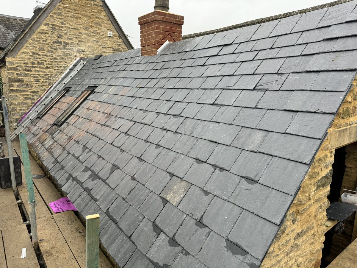 Millrickles's tweet photo. New slate roof /ridge tiles and lead to Finnish #charlbury https://t.co/mmSE9ODC4V