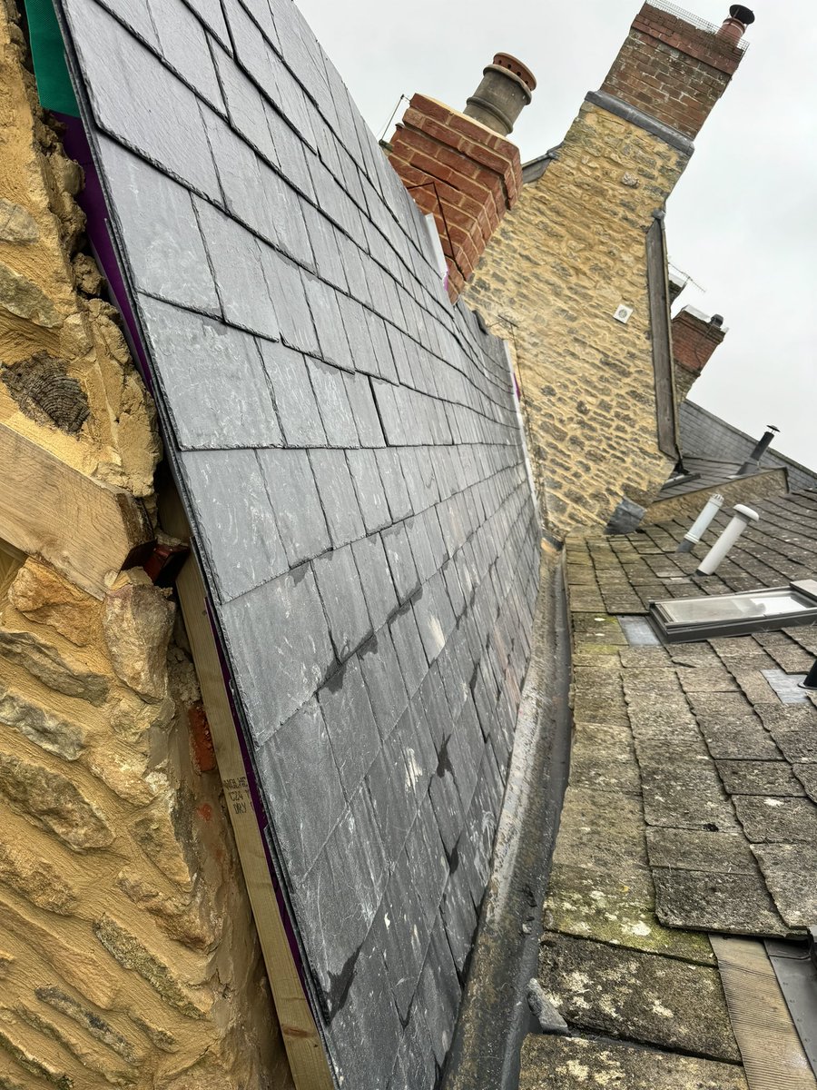 Millrickles's tweet photo. New slate roof /ridge tiles and lead to Finnish #charlbury https://t.co/mmSE9ODC4V
