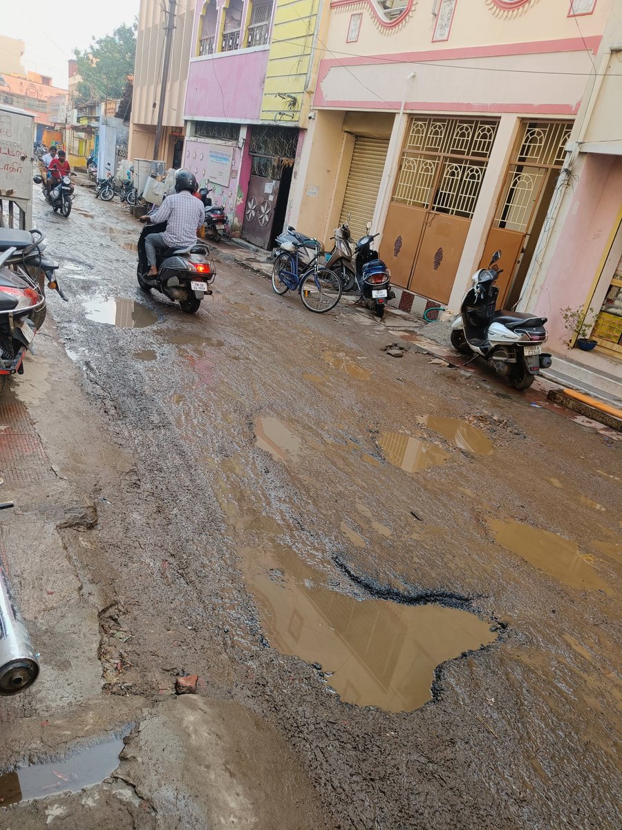 harshramsina's tweet photo. @CbeCorp Pathetic condition of road. Very unsafe because of the potholes https://t.co/wSW2SKfrFe