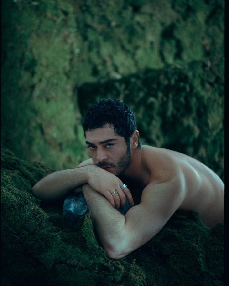 Sahsu_'s tweet photo. Nuestra serie mitológica/fantástica está nominada a mejor serie digital, y mejor pareja, mejor actor/actriz 👏🏻👏🏻🐉🐍🐍🐍🐍🦎🐍
#Şahmaran #BurakDeniz
#SerenaySarıkaya #SerBur

 https://t.co/qLbcUdhOMO https://t.co/s1CUhZHD64
