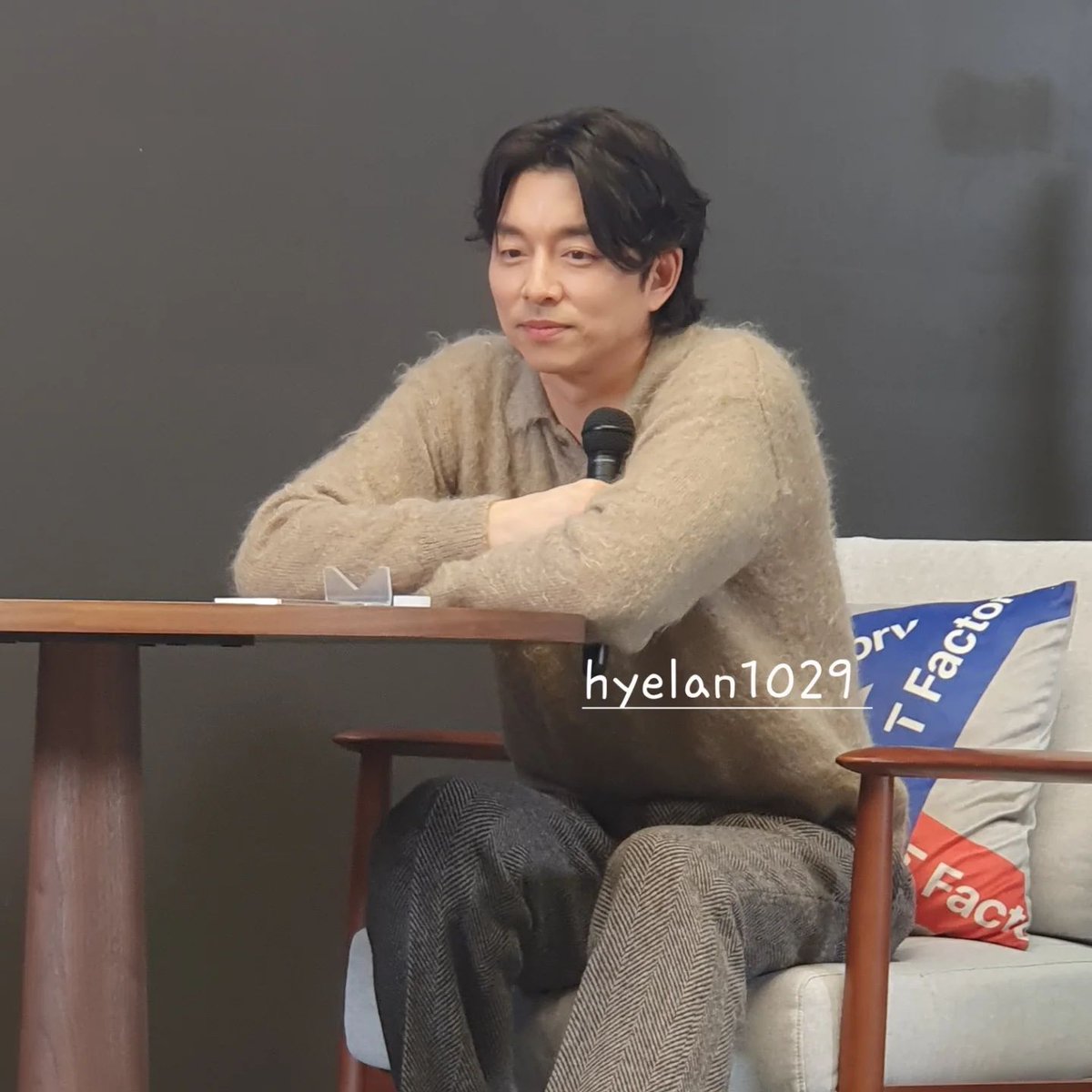 Song_with_Yan's tweet photo. #GONGYOO x 🎤#필모톡: 공유 배우 2024.11.07
Cr. rightful owner
#GongYoo #공유 #공유배우 #공유님 #공지철 #孔劉 #孔地哲 #꽁 #コンユ #กงยู #Netflix #넷플릭스 #트렁크 #오징어게임 https://t.co/5uou0UHWEo