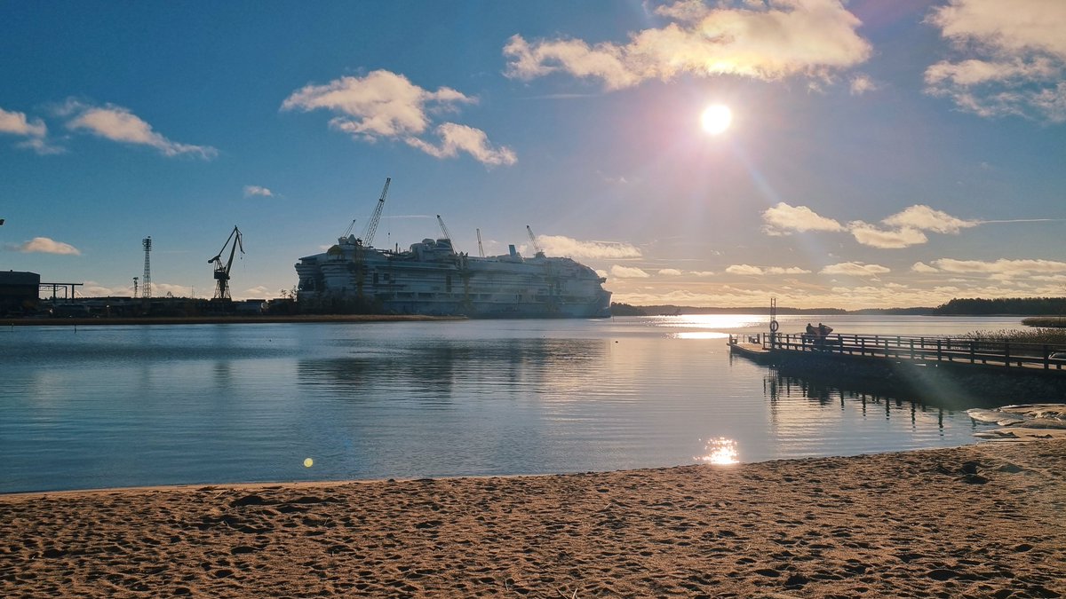 The Sun was shining in Playa del Raisio during the lunch ride on our VST project seminar day at Meyer Turku yesterday.

#vst #utucomp #meyerturku