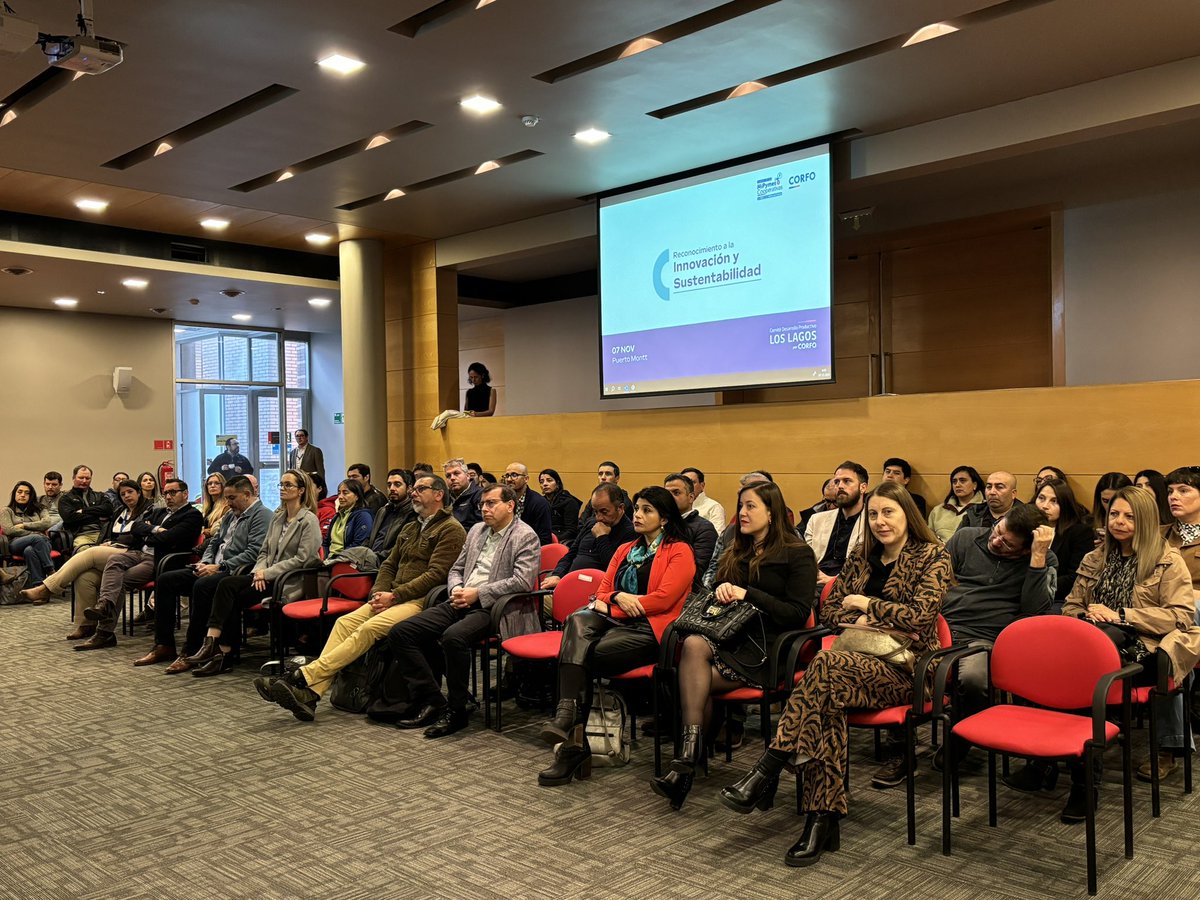SeremieconomiaX's tweet photo. #SemanadelasMiPymes| Seremi de Economía, Luis Cárdenas, participa en jornada de reconocimiento a la innovación y sostenibilidad en el emprendimiento local organizado por @CorfoLosLagos una  jornada que resalta el compromiso con el desarrollo económico sostenible. https://t.co/AtTQF7phv7