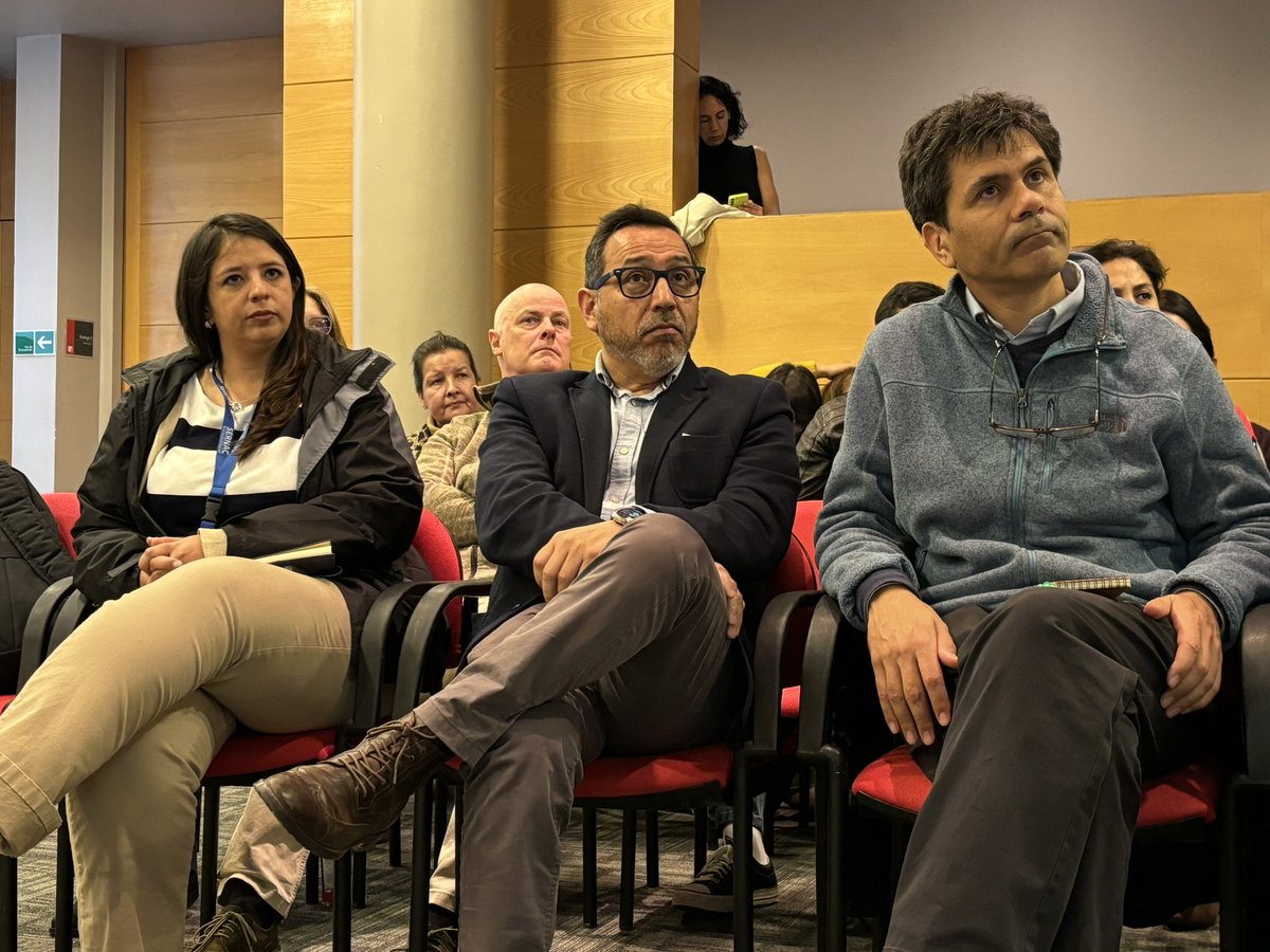 SeremieconomiaX's tweet photo. #SemanadelasMiPymes| Seremi de Economía, Luis Cárdenas, participa en jornada de reconocimiento a la innovación y sostenibilidad en el emprendimiento local organizado por @CorfoLosLagos una  jornada que resalta el compromiso con el desarrollo económico sostenible. https://t.co/AtTQF7phv7