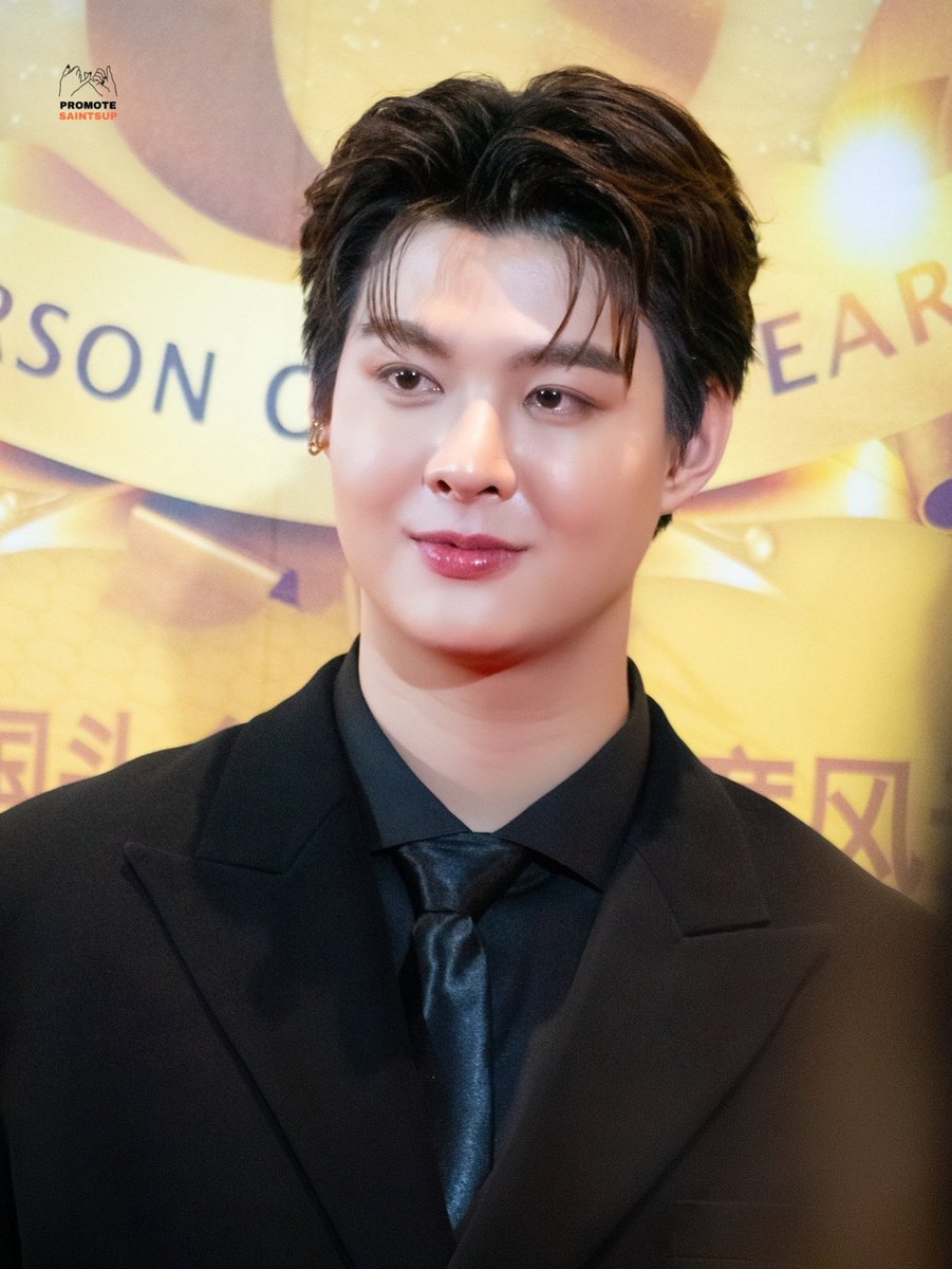 PROMOTE_SAINT's tweet photo. น้องเซ้นต์ น้องภูมโพสต์ท่าเท่ๆ ให้พี่ๆสื่อมวลชน

SAINTPOOM TLHL2024
#ThailandHeadlinesxIDF 
#Saint_sup #MingEr
#ppoomntp_ #ภูมที่ไม่มีสระอิ 
#泰国年度风云人物
#2024ThailandHeadlines https://t.co/LliQX1G1U6