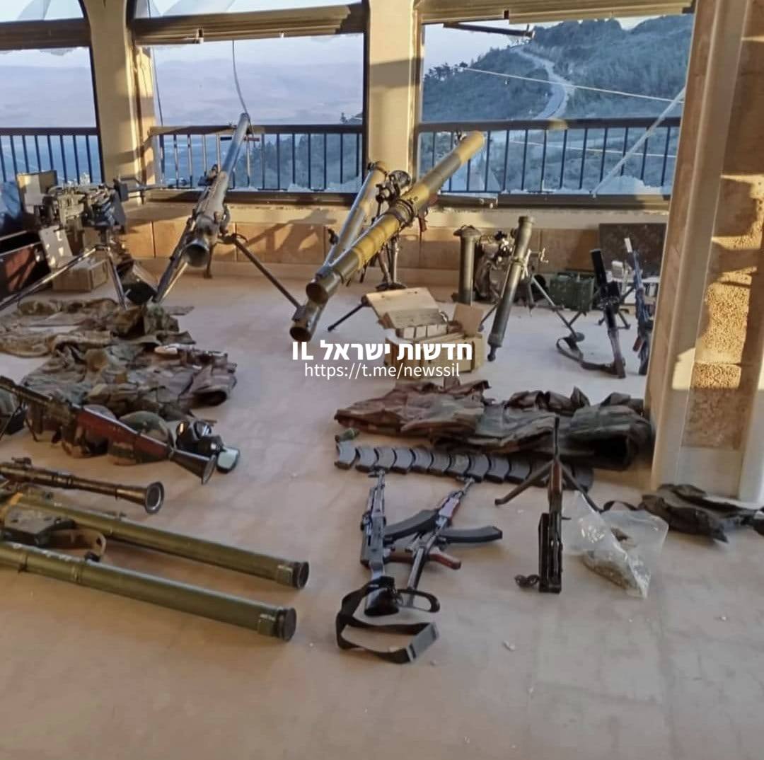 Un Soldado Israeli postea:
"Esto es lo q encontramos en casi todas las casas del Líbano, con esto querían masacrarnos,
Qué hubiera pasado si escuchábamos a quienes llamaron a detener la guerra?
Destruimos sus aldeas hasta los cimientos,
No hay otro camino, Hasta la victoria !!!"