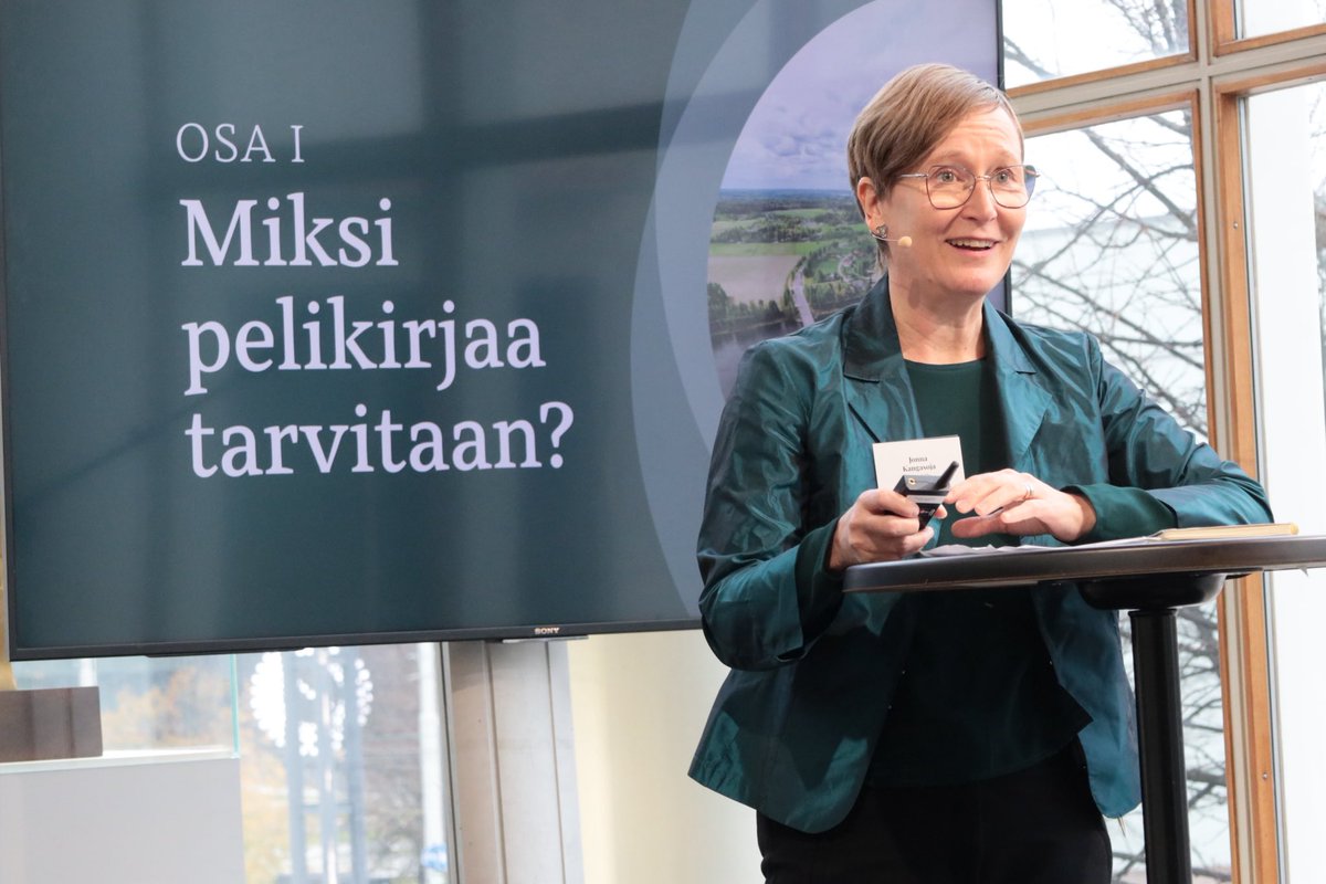 TAH-säätiö (@tahsaatio) on Twitter photo Vihreän siirtymän paikallinen hyväksyttävyys -pelikirjan julkistaa <a href="/AkordiFinland/">AkordiFinland</a> toimitusjohtaja <a href="/jonna_kangasoja/">Jonna Kangasoja</a>.
"Vihreän siirtymän pelikirja auttaa toimijoita sovittamaan yhteen paikallisyhteisöjen ja ympäristöarvojen tarpeet."
akordi.fi/pelikirja
#vihreäsiirtymä Vihreän siirtymän paikallinen hyväksyttävyys -pelikirjan julkistaa <a href="/AkordiFinland/">AkordiFinland</a> toimitusjohtaja <a href="/jonna_kangasoja/">Jonna Kangasoja</a>.
"Vihreän siirtymän pelikirja auttaa toimijoita sovittamaan yhteen paikallisyhteisöjen ja ympäristöarvojen tarpeet."
akordi.fi/pelikirja
#vihreäsiirtymä