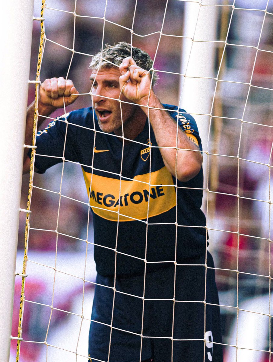 🔙 Martín Palermo, el hombre de los goles para todos los gustos. Desde hacer uno con los ligamentos rotos, hasta convertir de derecha en un Mundial. Hay de todo.

[ABRO HILO] 🪡