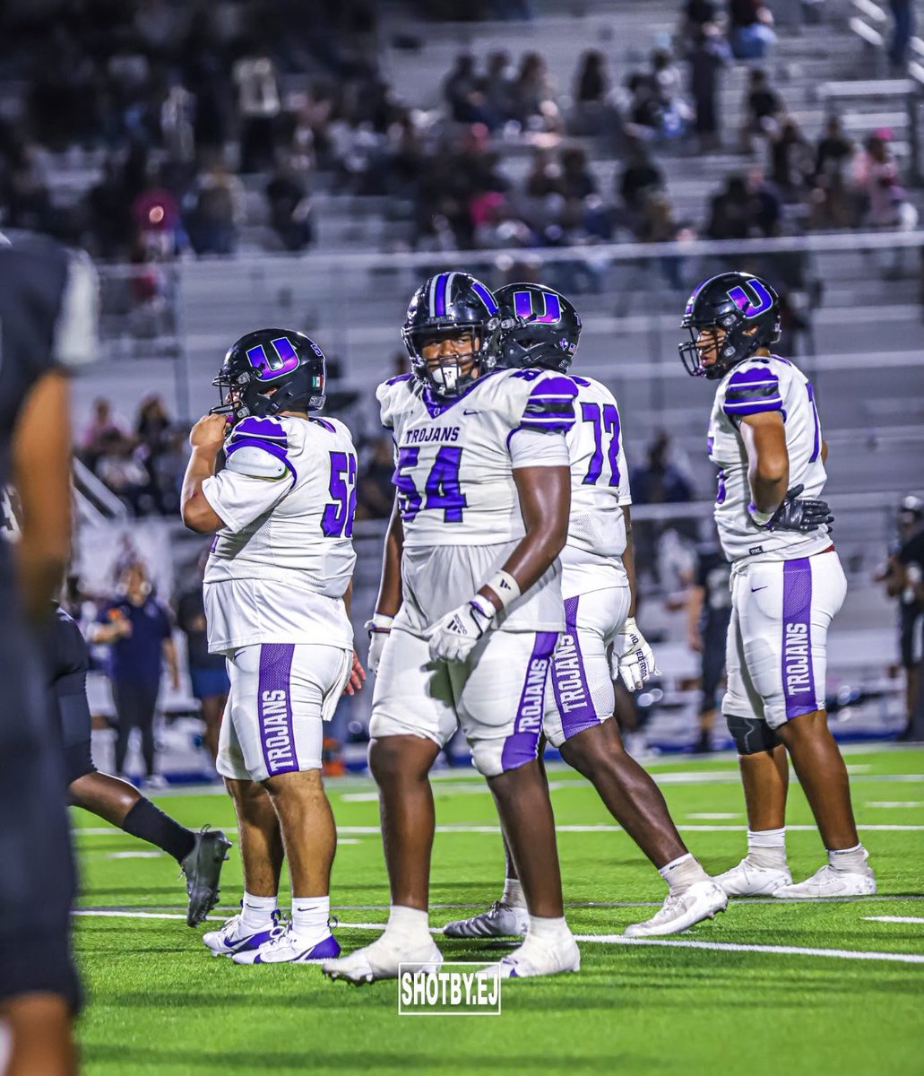 gorgeoust_85's tweet photo. Join us tomorrow night (Senior Night) at 7pm at Waco ISD stadium as we take on Killeen Ellison. Let’s pack the stadium in support of our Trojans!
Photo Credit: Shotby Ej #BookWithHim 
#LetsGoU #YeaaaaMicWill 💜🤞🏽 https://t.co/tkHzXqojv6