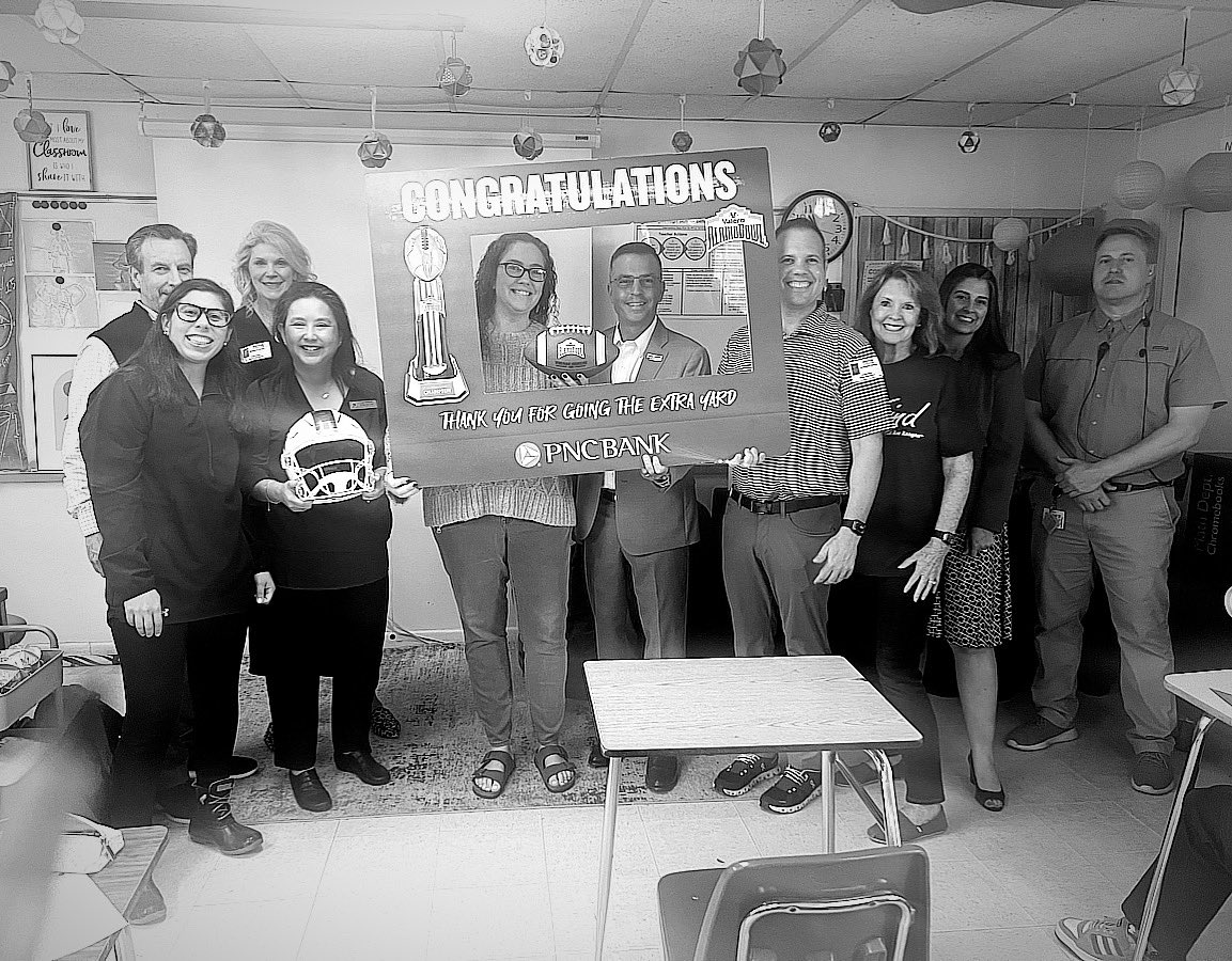 This week I was privileged to be Awarded the Valero Alamo Bowl “Extra Yard for Teachers” winners. NEISD/Reagan has allowed to me to continue to grow and expand beyond the court and classroom to be a part of the whole campus as a Senior Sponsor as well. Love my job 💚🐍💚
