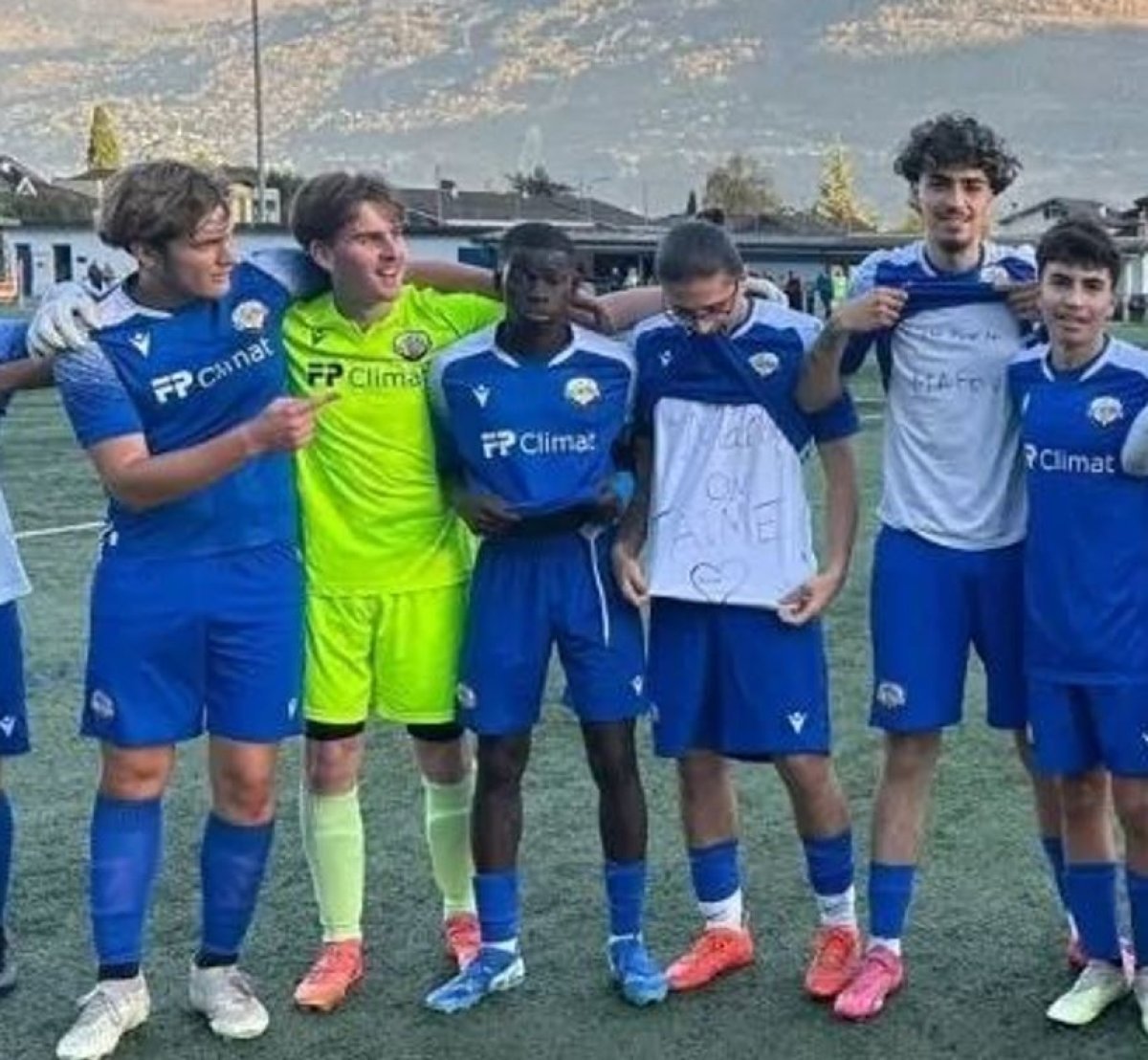 rhonefm's tweet photo. Sursis pour Mafoudji : le jeune Sénégalais du FC Vétroz ne sera pas expulsé... Pour l'instant https://t.co/TzeYcWHe9p https://t.co/ainXdYo9h9