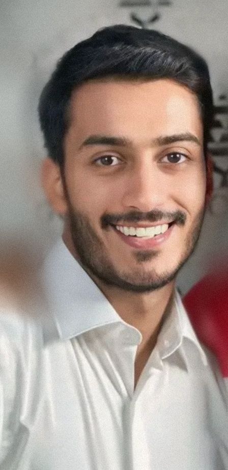 ضحك مرّةً ، فرجوت الله ألا تغرّب ضحكته ، أن يظل الوجه الذي أحبه مُشرقًا.💓
-<a href="/bader_nh0/">bader</a>  #بدر_الحسينان