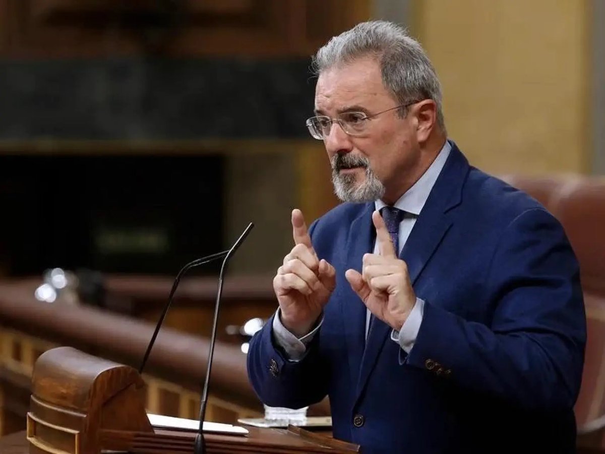 Vox también es culpable

Vox, como parte de su acuerdo de gobierno con el Partido Popular en la Comunidad Valenciana, exigió el cierre de la Unidad Valenciana de Emergencias (UVE) en noviembre de 2023, calificándola de “chiringuito” y argumentando que no mejoraba los servicios