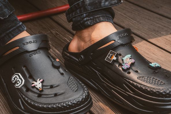 ShopPolokwane's tweet photo. Kickin it with my Crocs!
Get your Crocs Off Grid Clogs in Black for only R849.99!
available online and in stores.
#cultureforward #sidstep #fashion #sidstepstyle #SSstyle https://t.co/3jHpijFpZX