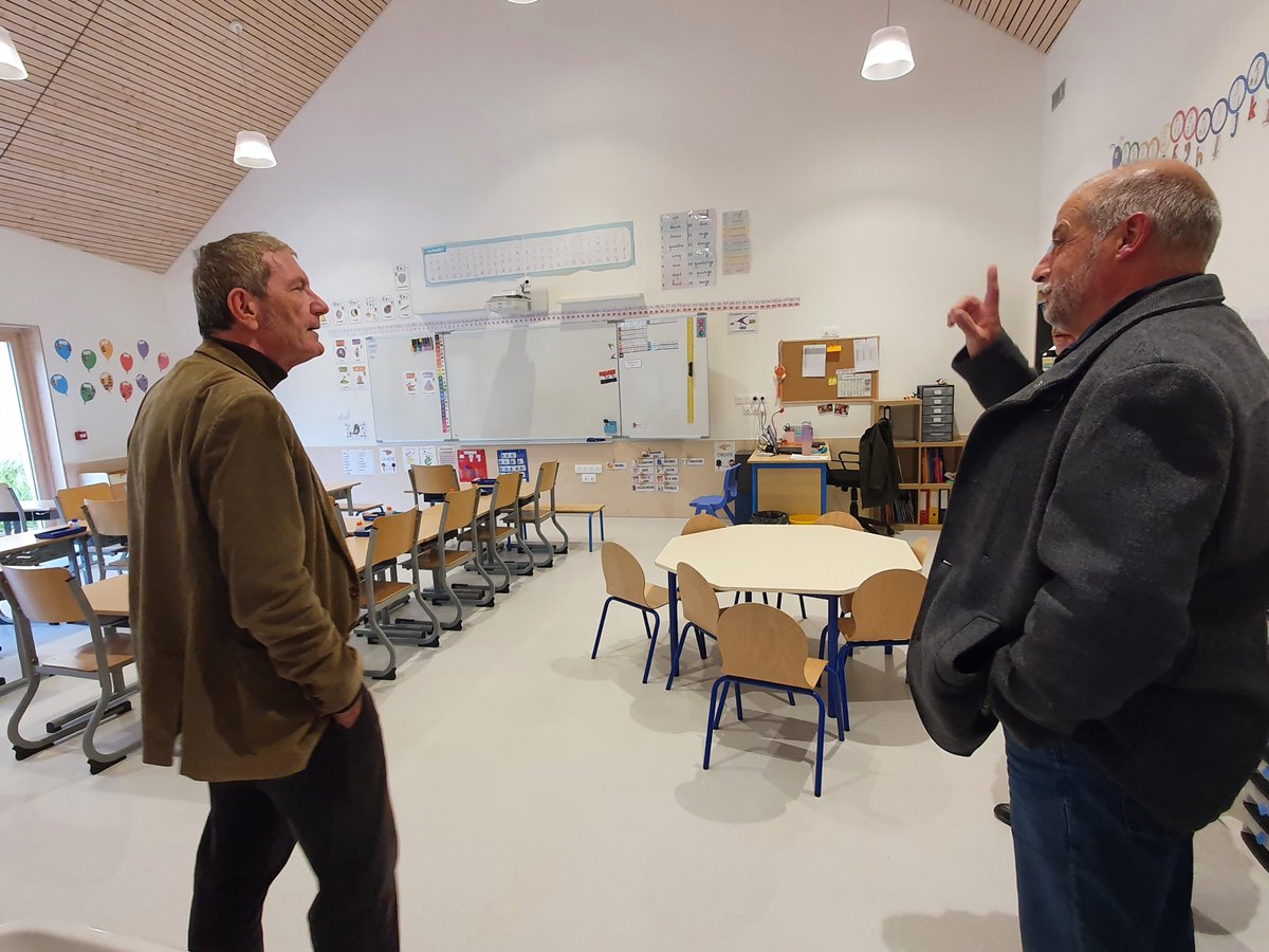 Prefet89's tweet image. 🤝@prefet89 s'est entretenu avec le maire de #Dixmont suivi d'une visite des infrastructures de la commune.
Depuis 2020, l'État a versé 1,3 millions €  via (DETR➕Fonds Friches➕DSIL) pour soutenir ses projets de rénovation et de revitalisation.