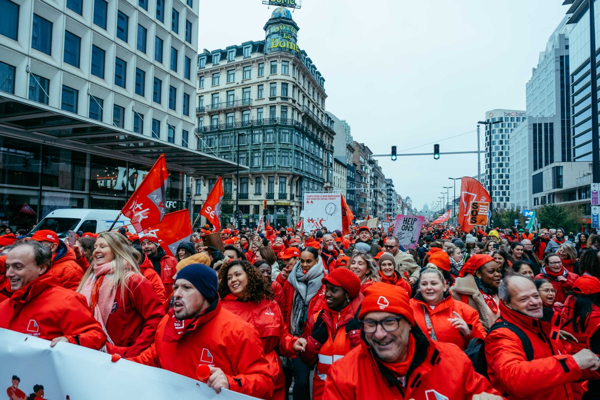 Zorg voor de zorg! Tienduizenden mensen uit de zorg, welzijns- en socioculturele sector eisen in #Brussel betere arbeidsvoorwaarden &amp; meer collega’s. Pak het personeelstekort &amp; de werkdruk aan. Geef het personeel vd #socialprofit de plaats die het verdient op de politieke agenda.