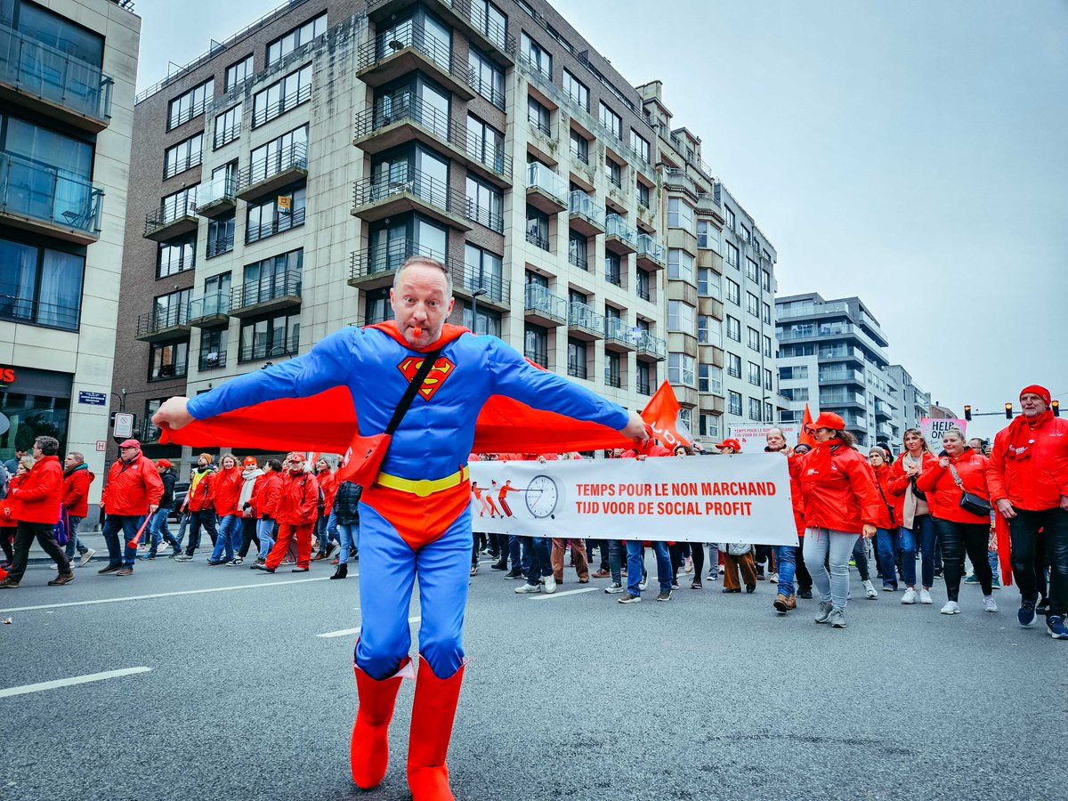 vakbondABVV's tweet photo. Zorg voor de zorg! Tienduizenden mensen uit de zorg, welzijns- en socioculturele sector eisen in #Brussel betere arbeidsvoorwaarden &amp; meer collega’s. Pak het personeelstekort &amp; de werkdruk aan. Geef het personeel vd #socialprofit de plaats die het verdient op de politieke agenda. https://t.co/hrtnT2O1eB
