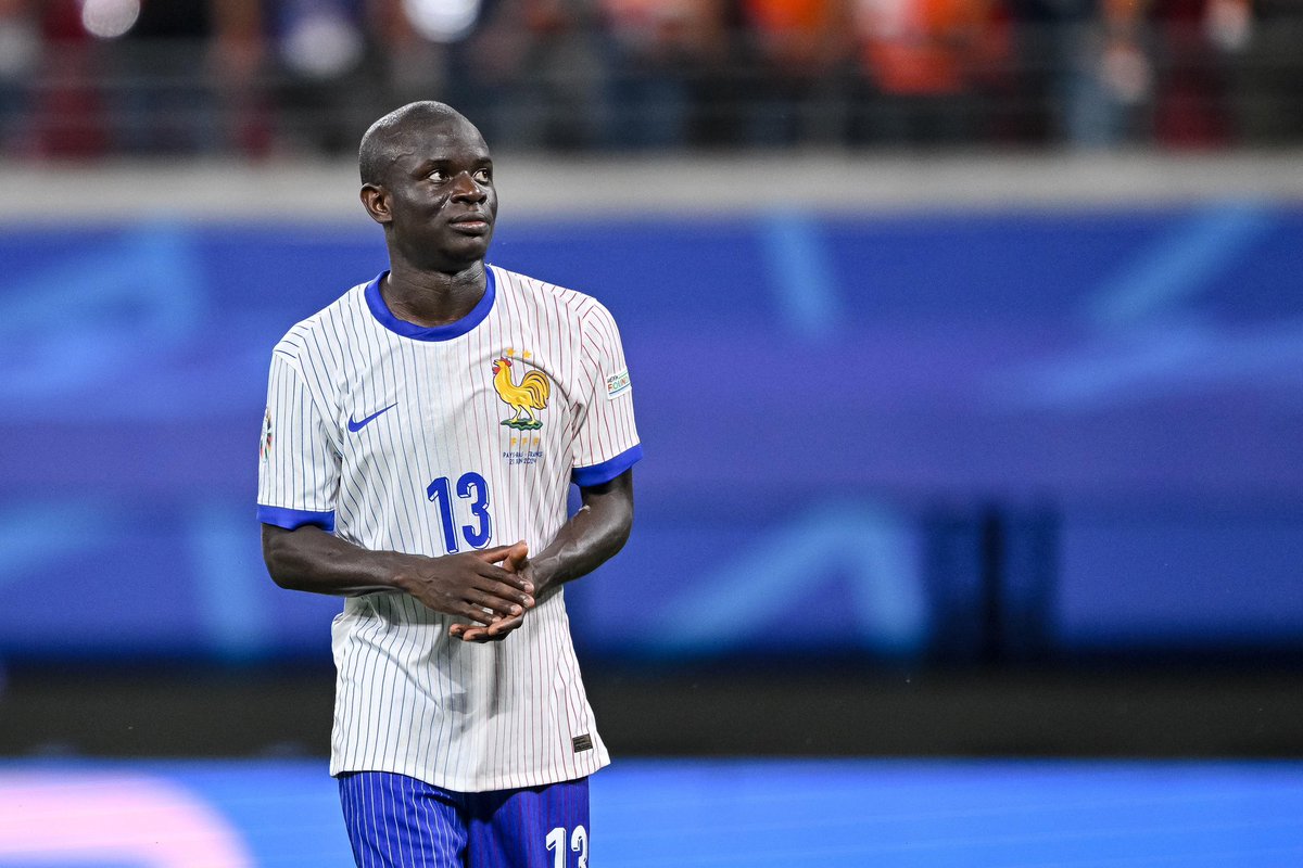 ActuFoot_'s tweet photo. 🚨 OFFICIEL ! N’Golo Kanté 𝗙𝗔𝗜𝗧 𝗦𝗢𝗡 𝗥𝗘𝗧𝗢𝗨𝗥 chez les Bleus ! 🇫🇷🔙 https://t.co/hLAPEjglus