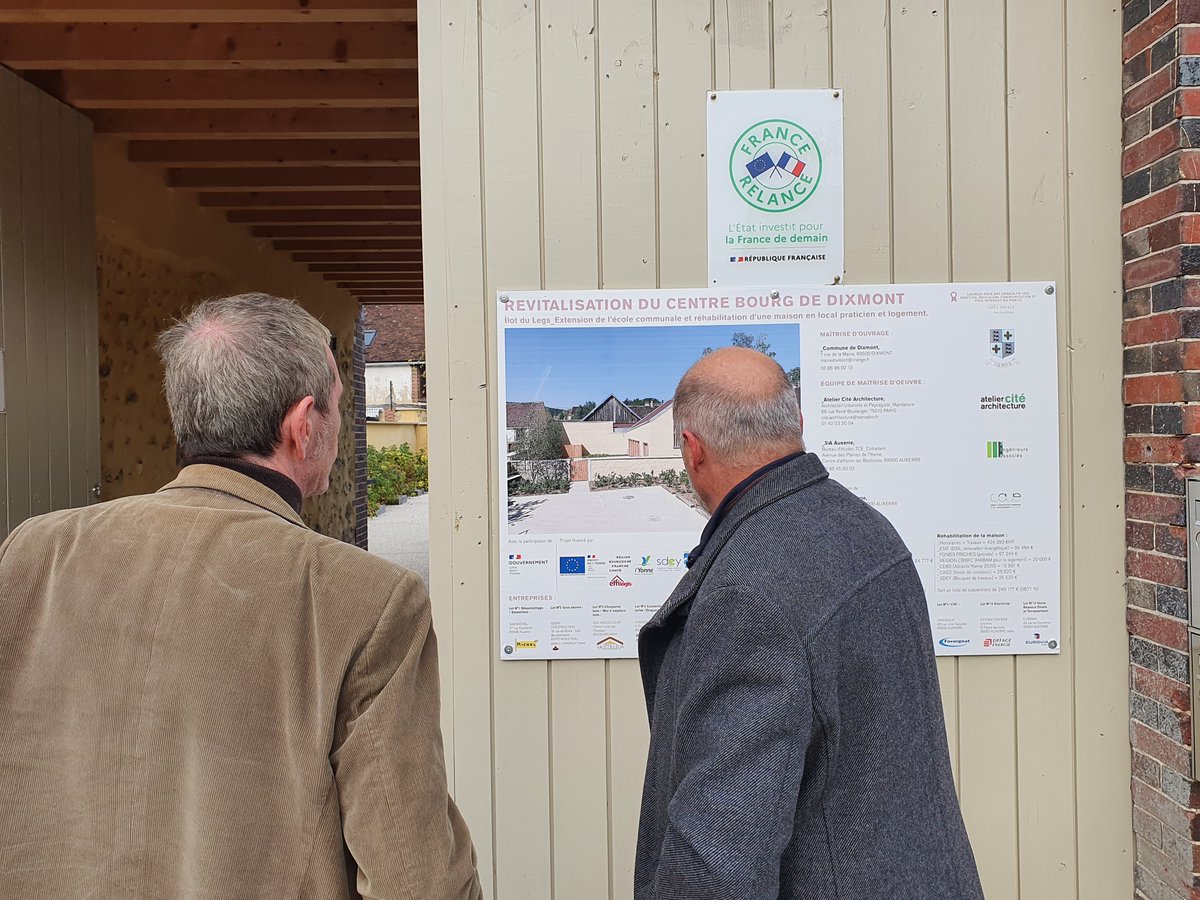 Prefet89's tweet image. 🤝@prefet89 s'est entretenu avec le maire de #Dixmont suivi d'une visite des infrastructures de la commune.
Depuis 2020, l'État a versé 1,3 millions €  via (DETR➕Fonds Friches➕DSIL) pour soutenir ses projets de rénovation et de revitalisation.