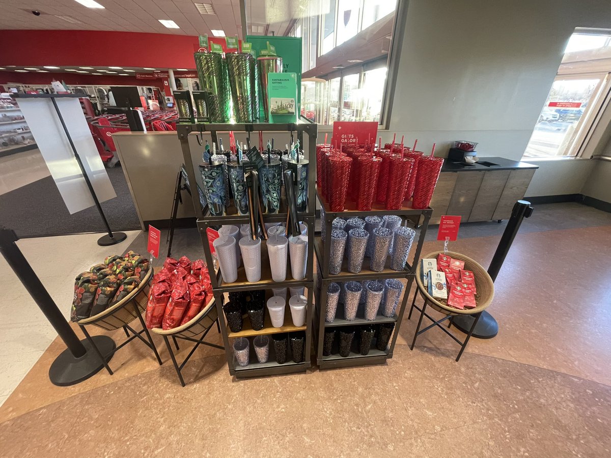 BrandonAtTarget's tweet image. HOLIDAY LAUNCH!🎄⛄️