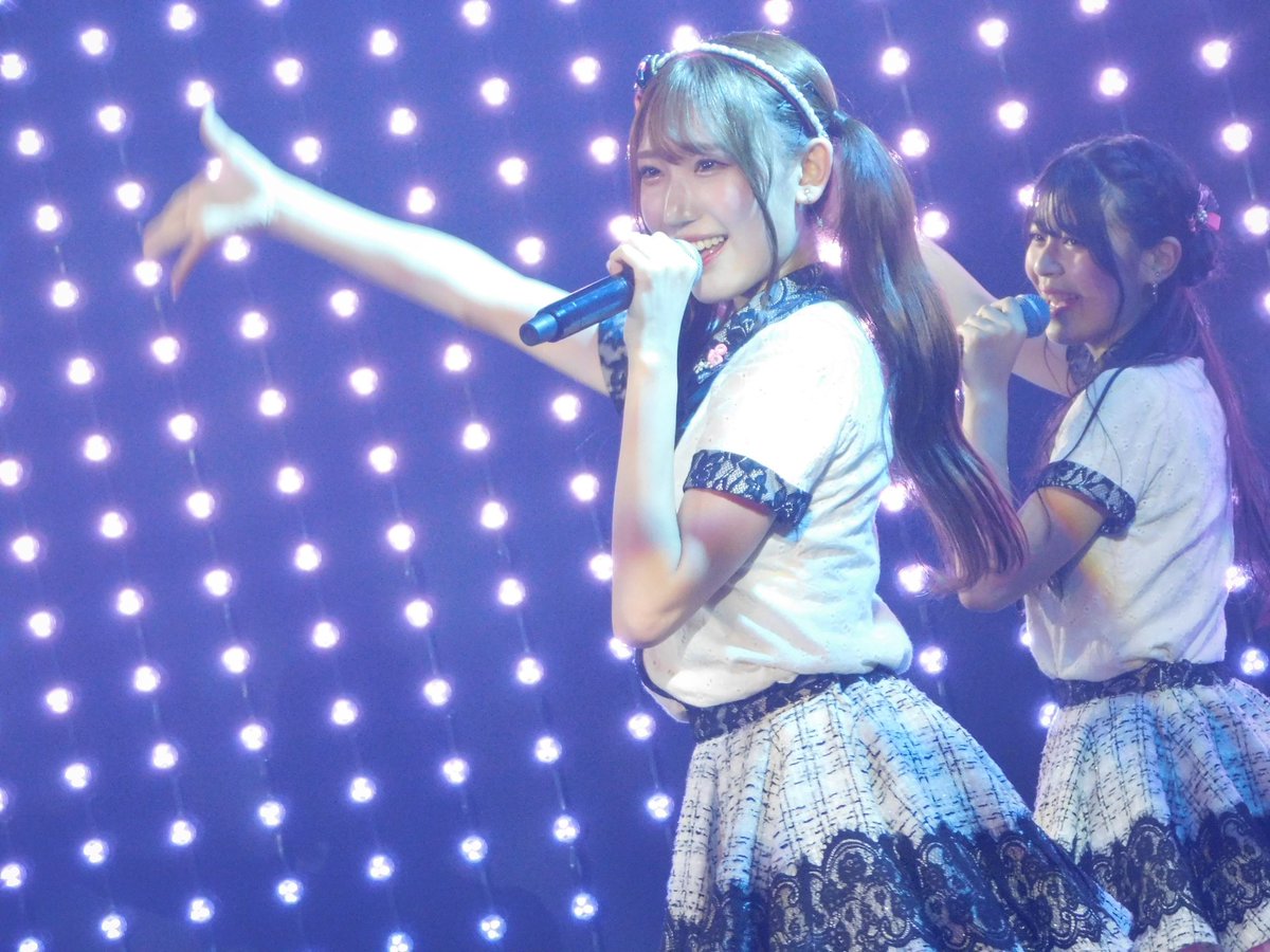 nmb48_official's tweet photo. 【#Mのサイン公演 】
#原かれん卒業公演🎓

気さくで優しい人柄で誰からも愛される原🎀

チームキャプテンとしてメンバーをまとめる他、ファッションアイテム発売や始球式出演と幅広い活躍を見せてくれました👗⚾️

卒業後も不屈の精神で夢に向かって羽ばたいてください！卒業おめぴろ🌸 https://t.co/1fSLm5dbNg