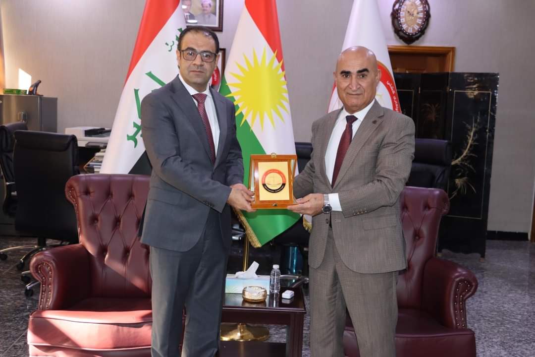 dlovanjalal's tweet photo. Today Thursday 7 / 11 / 2024
Director General of Health in Erbil received the shield of honor from Mr. Hakim Kawa Fathi, Chief Prosecutor of the Kurdistan Region https://t.co/3OuM5c3VBQ