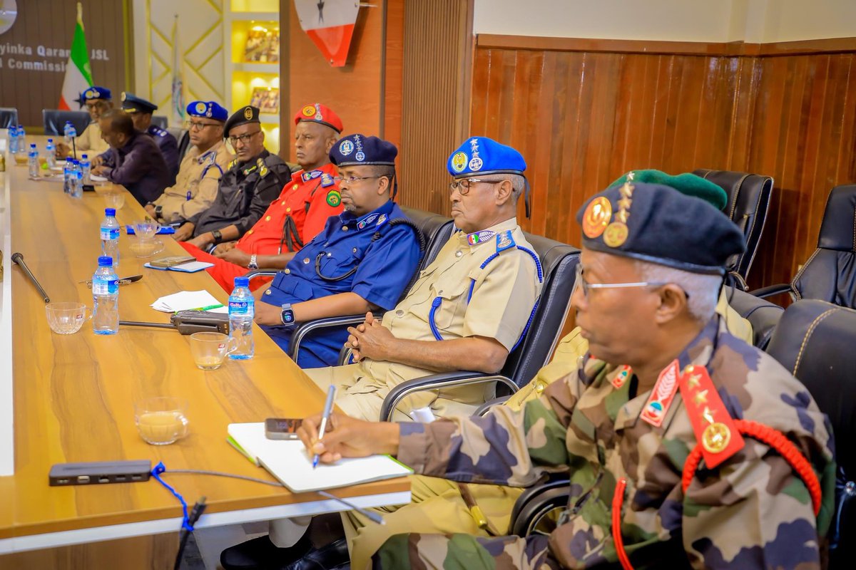 SLNECHQ's tweet photo. 📢 The #Somaliland NEC met today with the National Security Committee, led by top army commanders, to review and finalize security measures for the November 13 elections. Ensuring a secure, fair, and smooth election process remains our top priority! #SomalilandElections2024. https://t.co/hX06APNcxE